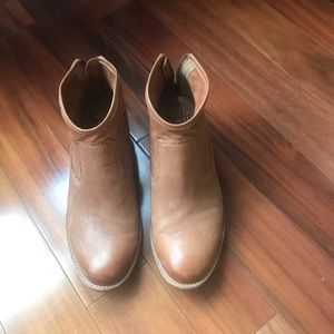 Soft Women’s Bootie Size 6